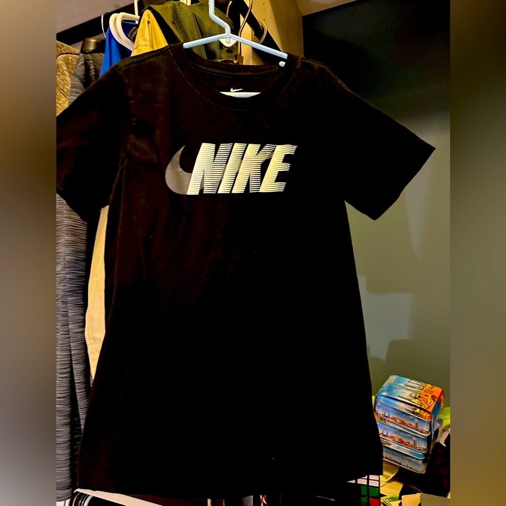 Nike boys t-shirt Medium